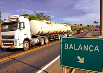 Excesso de peso nas estradas pode gerar multa administrativa e judicial, danos materiais e morais coletivos