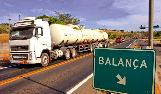 Excesso de peso nas estradas pode gerar multa administrativa e judicial, danos materiais e morais coletivos