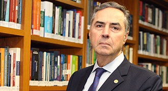 Ministro suspende veiculação de campanha contra medidas de distanciamento social