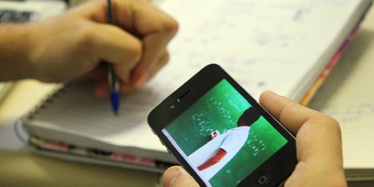 Conselho Nacional de Educação prepara documentos para orientar escolas