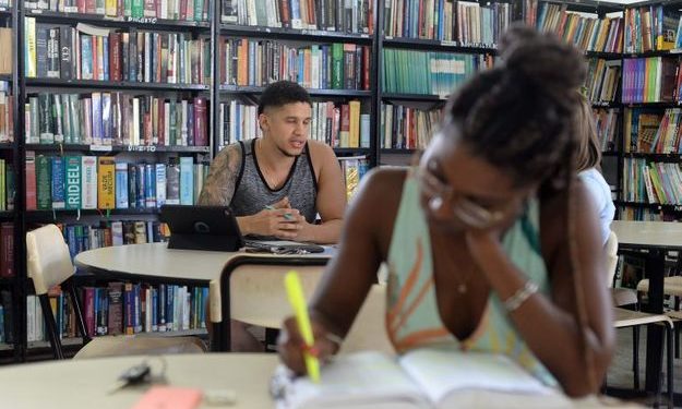 Câmara aprova suspensão de dívidas de estudantes com o Fies por 60 dias