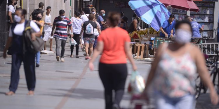 Covid-19: Brasil adota uso de máscaras como política de saúde pública