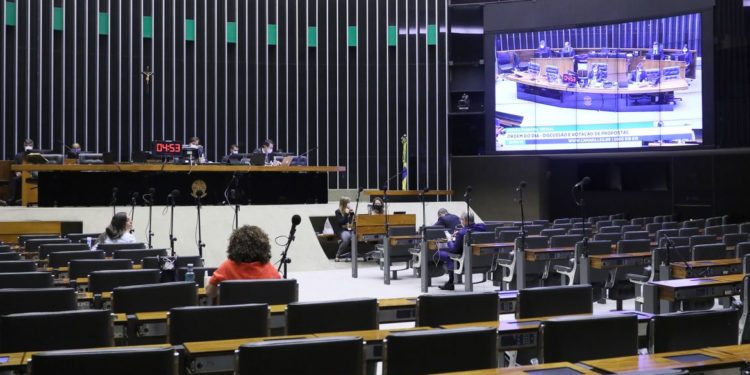 Câmara aprova texto-base de MP que autoriza venda de imóveis da União