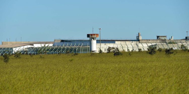 Covid-19: Depen suspende por 30 dias visitas nos presídios federais