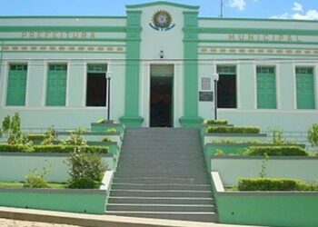 Justiça mantém decisão que obriga município a realizar reformas em escolas de Riacho de Santana