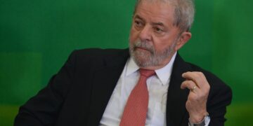 TRF4 mantém condenação de Lula no caso do sítio em Atibaia