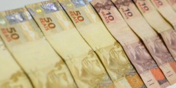 Senado aprova MP do aumento do salário mínimo para R$ 1.045