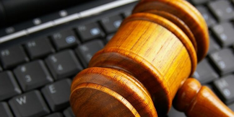 Justiça determina que Facebook forneça dados de acusado de agressões via WhatsApp