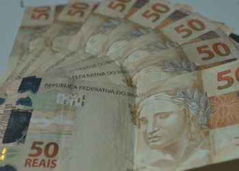 Índice de clima econômico no Brasil cai para 60,9 pontos negativos