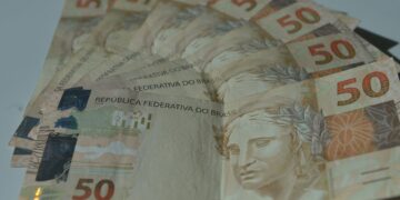 Índice de clima econômico no Brasil cai para 60,9 pontos negativos