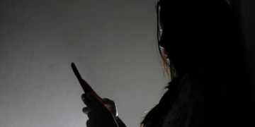Rede social pagará indenização por divulgação não autorizada de fotos íntimas, mesmo sem exposição do rosto