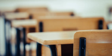 Professora que teve horas-aula reduzidas antes de licença-maternidade receberá diferenças