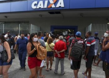 Caixa é obrigada a controlar filas para evitar contágio pela covid-19