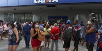 Caixa é obrigada a controlar filas para evitar contágio pela covid-19