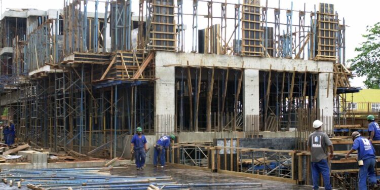 Indústria da construção civil registrou 50% de ociosidade em abril