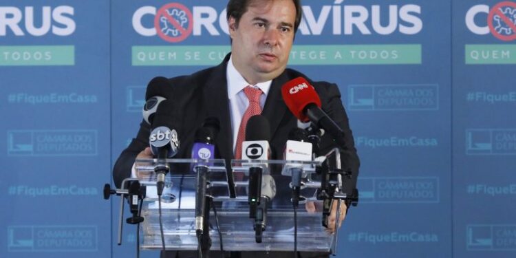 Maia anuncia grupo para discutir adiamento das eleições, sem prorrogação de mandatos