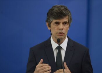 Nelson Teich pede demissão do Ministério da Saúde