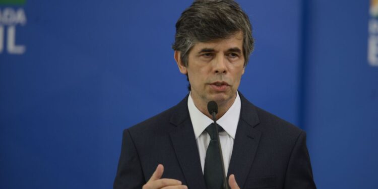 Nelson Teich pede demissão do Ministério da Saúde