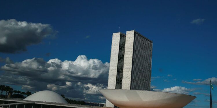 Covid-19: Senado aprova liberação rápida de medicamentos estrangeiros