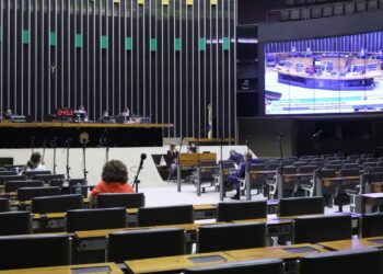 Câmara aprova em 1º turno alterações na PEC do Orçamento de Guerra