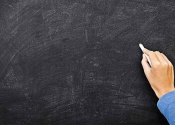 Lei que autoriza pagamento de aposentadoria com recursos para manter estrutura da educação é inconstitucional