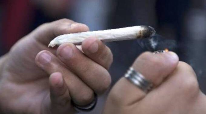 Posse de drogas para consumo próprio não obriga revogação da suspensão condicional do processo