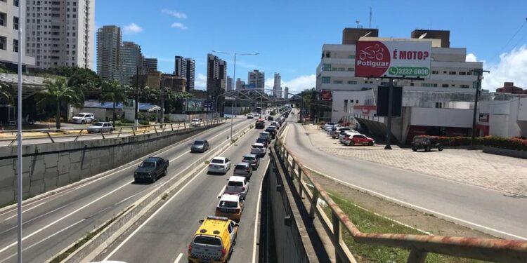 Índice de isolamento cai para 40% e faz contaminação continuar aumentando
