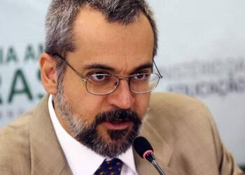 Ministro determina que Weintraub esclareça declarações feitas em reunião ministerial