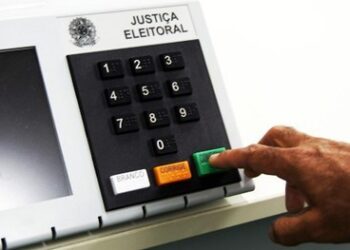 Aprovada PEC que adia eleições 2020 para 15 de novembro