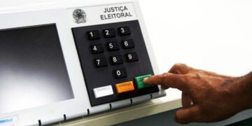 Aprovada PEC que adia eleições 2020 para 15 de novembro