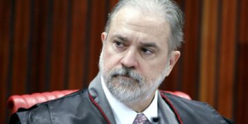Aras defende no STF participação da PGR em inquérito sobre fake news