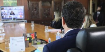 Ministro Luís Roberto Barroso se reúne por videoconferência com presidentes dos 27 TREs