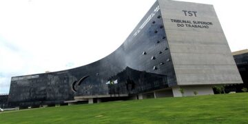 Por folga não usufruída no período de sete dias funcionária receberá o dobro do pagamento, decide TST