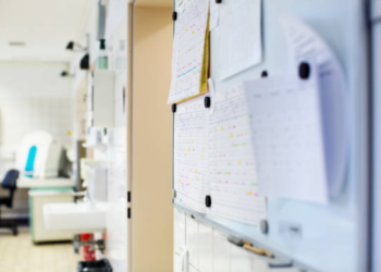 Cobrança de metas por quadro de avisos gera indenização a leiturista