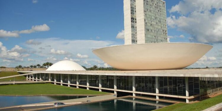 Texto-base com modificações no Código de Trânsito é aprovado pela Câmara