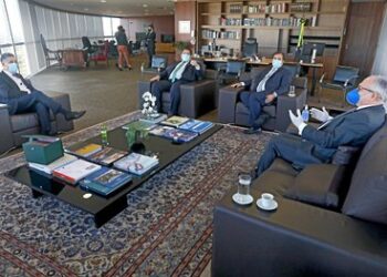 Presidente e vice do TSE conversam com Maia e Alcolumbre sobre eleições municipais