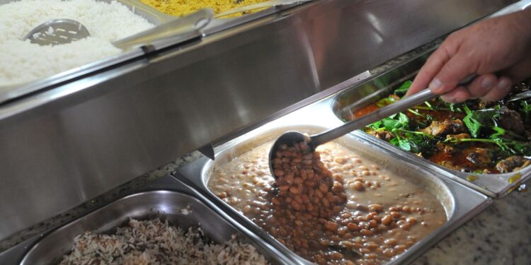 Sancionada lei que permite doação de refeições não comercializadas