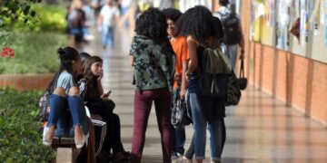 Revogada portaria que acabava com cotas para negros e índios