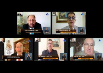 Deputados discutem projetos sobre previdência, saúde e Fundeb