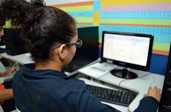 Prefeitura libera retomada de cursos profissionalizantes, escolas de futebol, artes marciais e dança