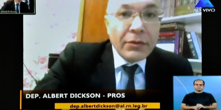 Albert diz que vai à justiça para liberar compra da ivermectina sem receita