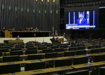 Senado aprova, com alterações, a MP do saque do FGTS