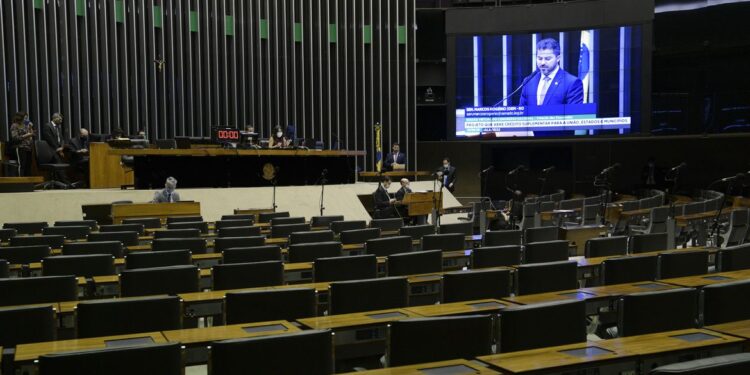 Senado aprova, com alterações, a MP do saque do FGTS