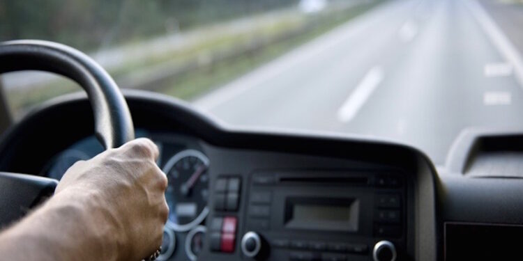 Motorista de ônibus que desenvolveu transtornos psicológicos após sofrer diversos assaltos garante direito a indenização