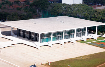 Transição de sistemática cumulativa para não-cumulativa do PIS/Cofins é constitucional