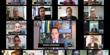 Deputados aprovam suspensão do recesso parlamentar previsto no regimento interno