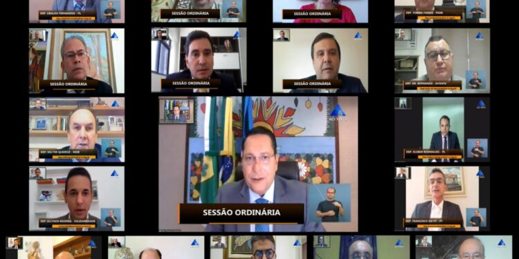 Deputados aprovam suspensão do recesso parlamentar previsto no regimento interno