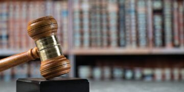 Bradesco é condenado a ressarcir e indenizar cliente