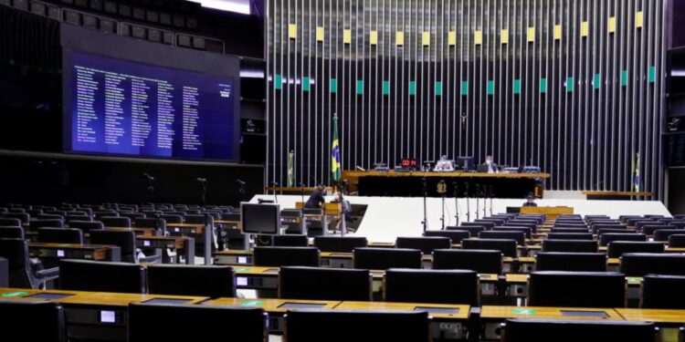 Câmara aprova aporte de R$ 12 bilhões para socorrer micro e pequenas empresas