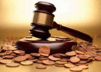 Extinta a execução fiscal, mas não declarado extinto o crédito constituído, honorários devem ser por equidade